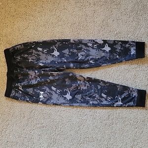 Under Armour Youth Black Camo Joggers Medium